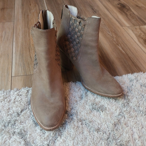 Aquatalia high ankle booties - Picture 2 of 7
